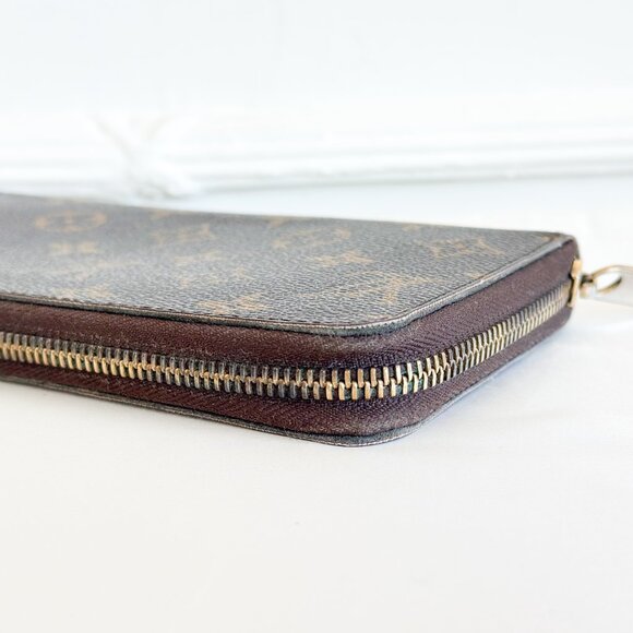 Louis Vuitton Monogram Zippy Wallet - Picture 6 of 16